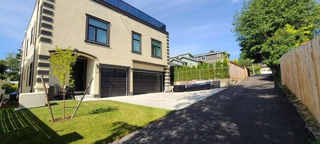 Foto del edificio - 1133 N 33rd Pl