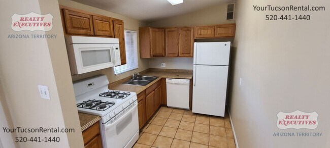 Building Photo - S Campbell & Silverlake Area - Plex unit w...