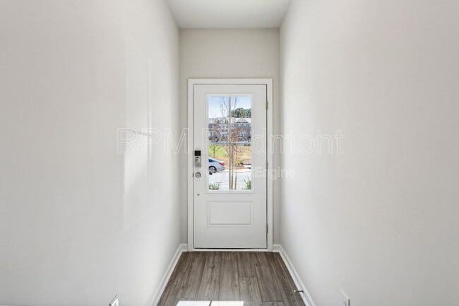 Building Photo - 1604 Halbrook Pl SW