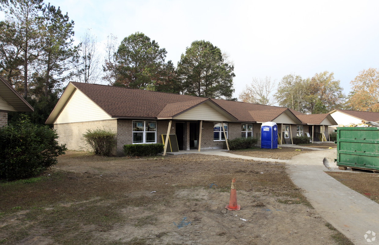 Building Photo - Plantation Apartments I & II