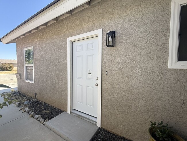 Building Photo - Lancaster Remodeled 3 bedroom ADU - Available Now!