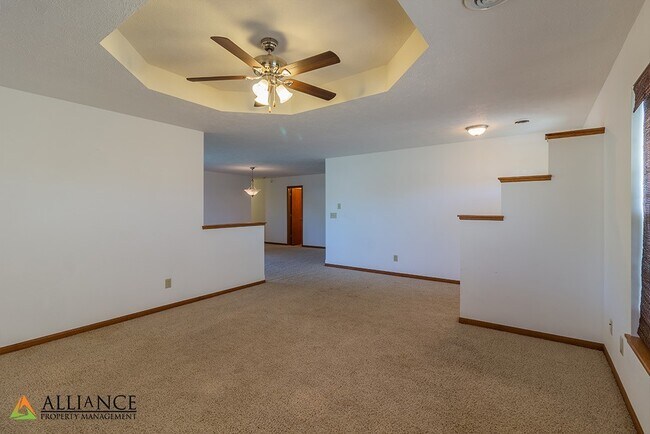 Foto del edificio - 360° VIRTUAL TOUR ~ Fenced Backyard!