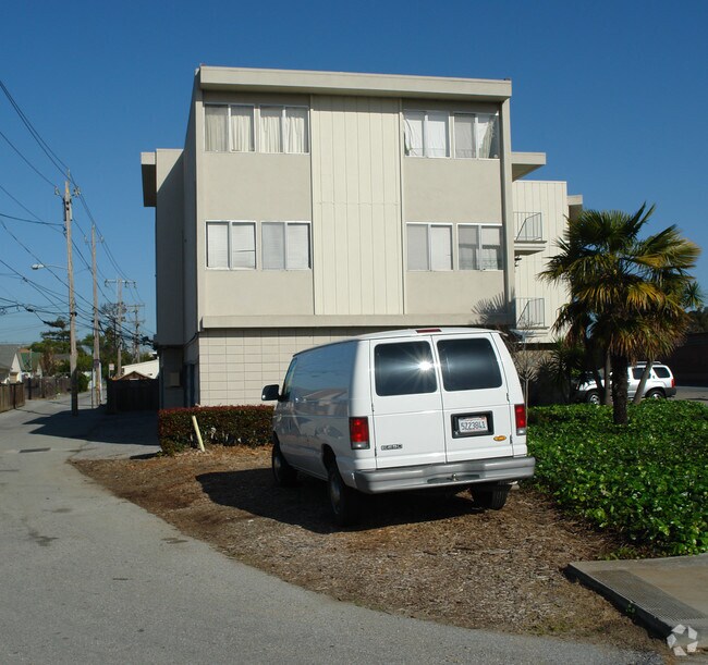 Building Photo - 527 N Amphlett Blvd