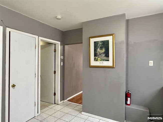 Building Photo - 6 6th St