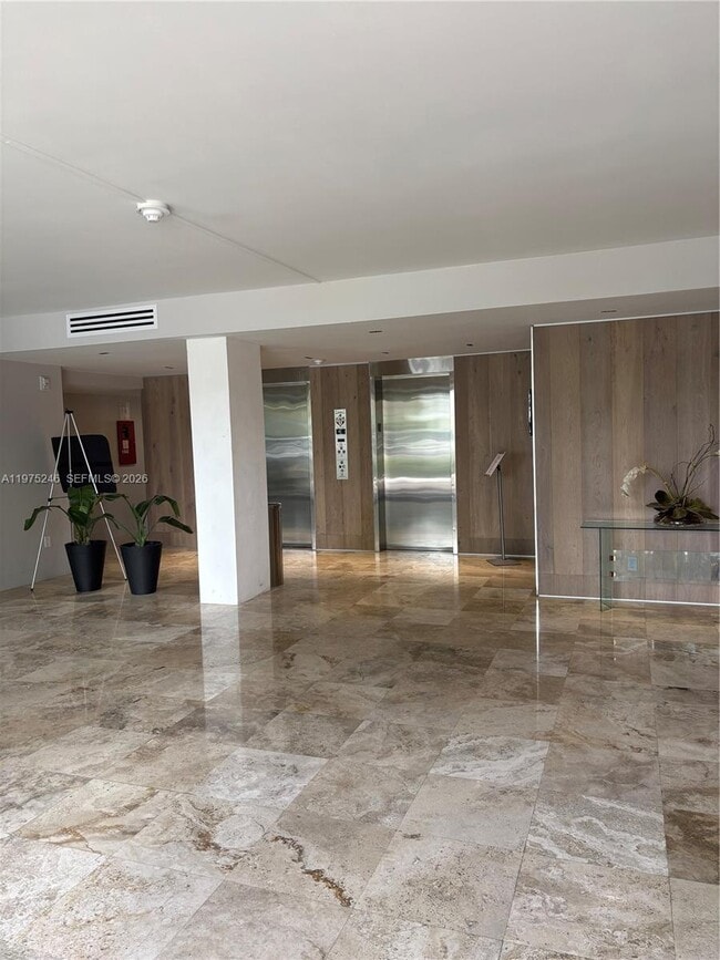 Foto del edificio - 16558 NE 26th Ave