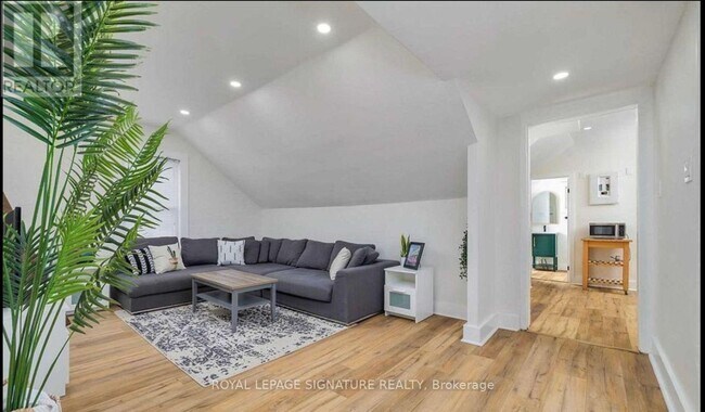 Photo du bâtiment - 659 Dolph St N