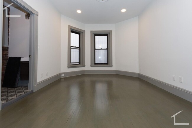 Building Photo - 2 Bedroom