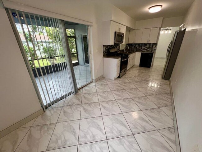 Foto del edificio - 8640 Wilshire Dr