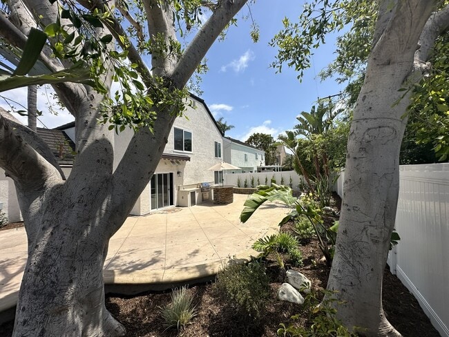 Building Photo - 2353 Littleton Cir