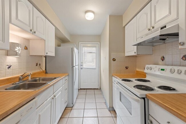 Building Photo - 1701 Upland Dr