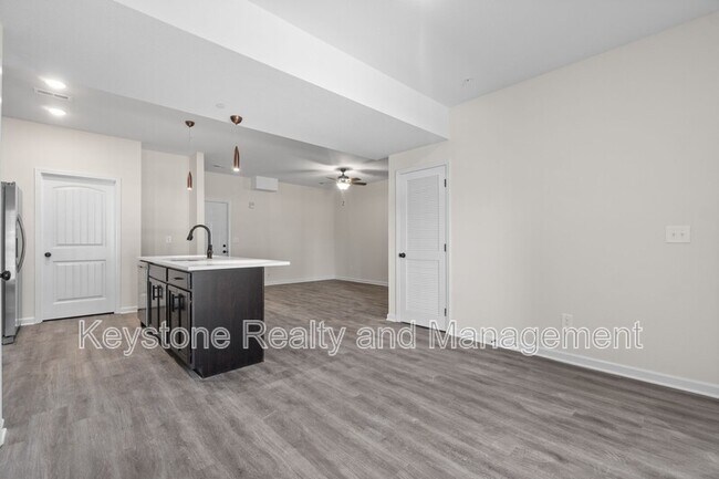 Building Photo - 229 B-207 E. Johnson Circle