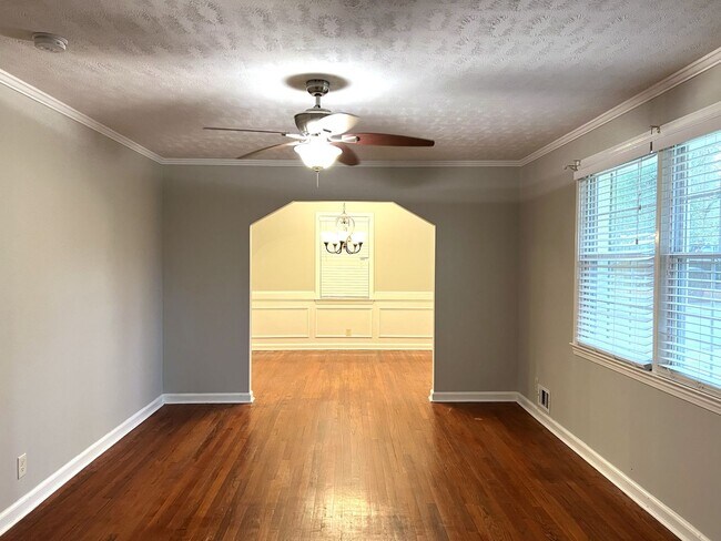 Building Photo - Private Oasis in the Heart of Town