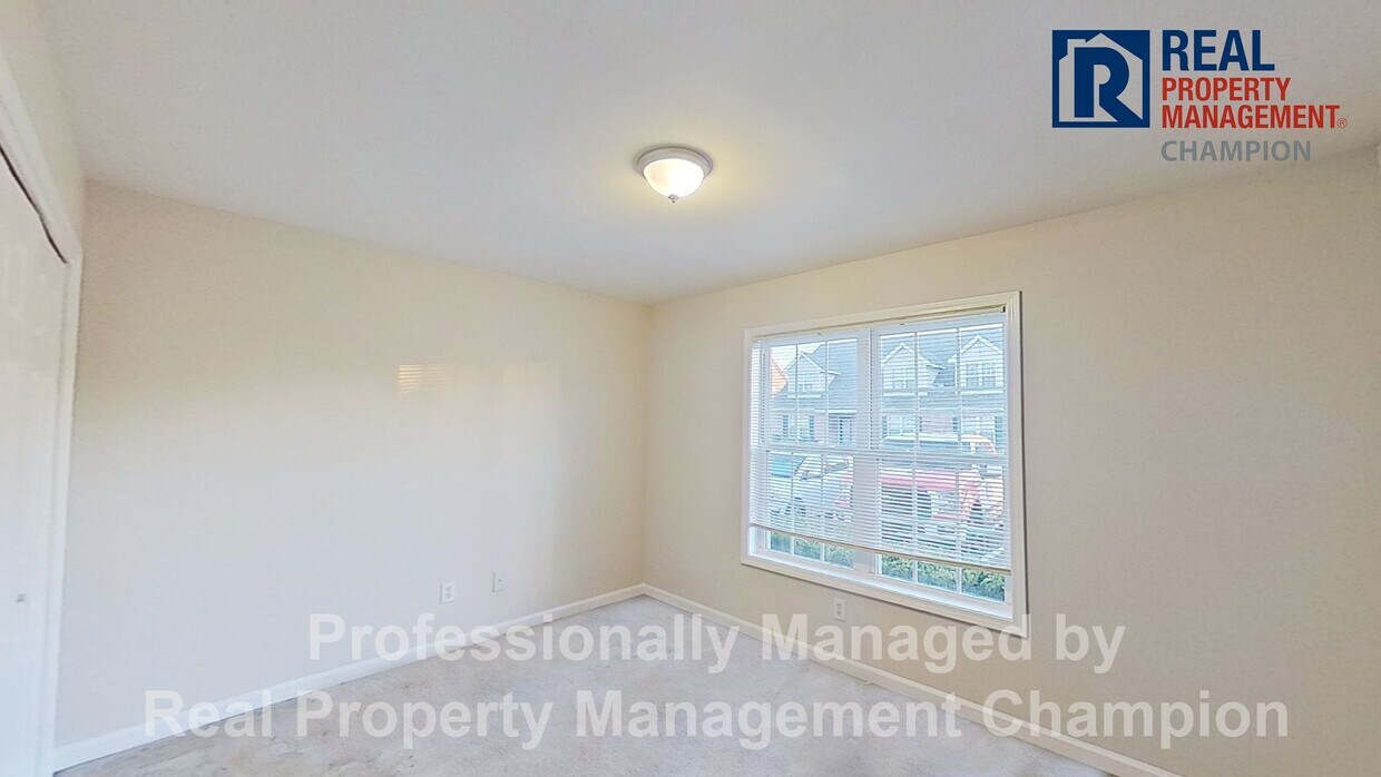 Foto principal - 3 Bedroom Townhome near Monkey Junction