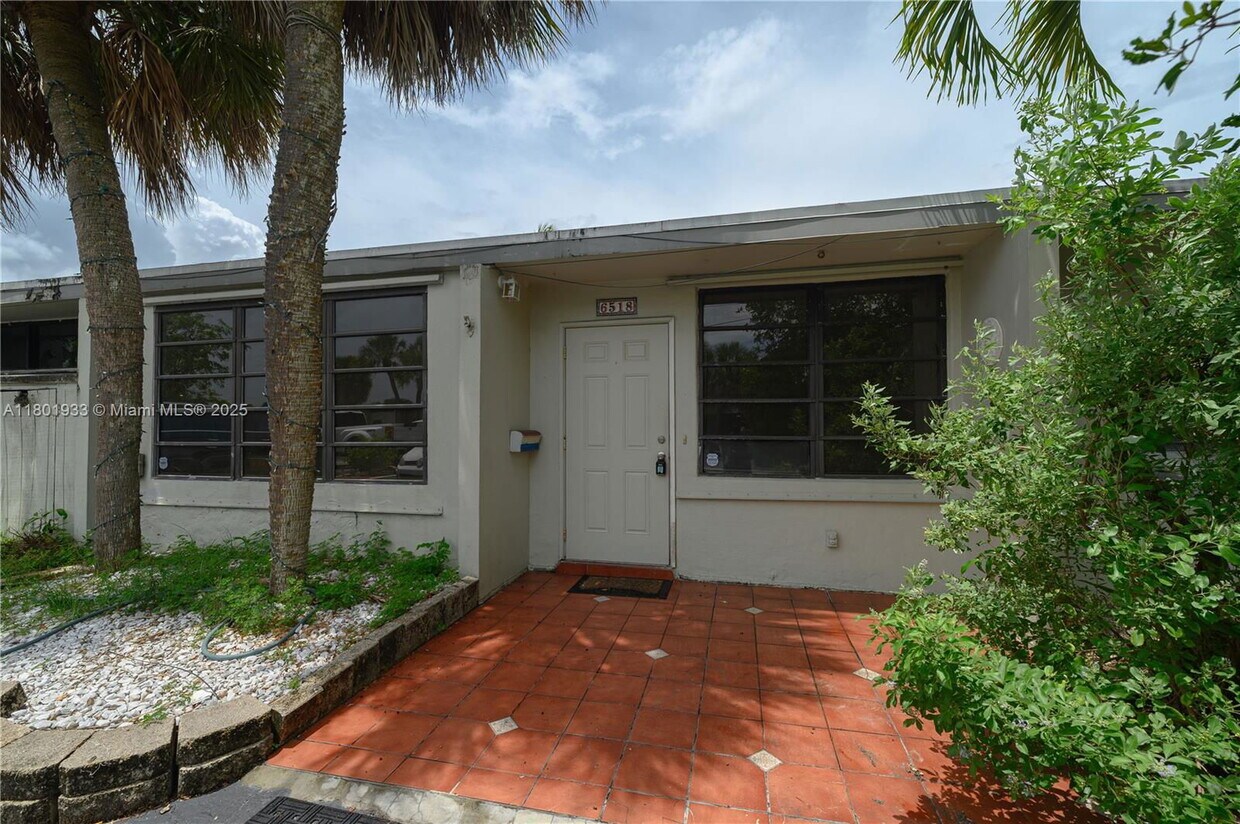 Primary Photo - 6518 Miami Lakes Dr
