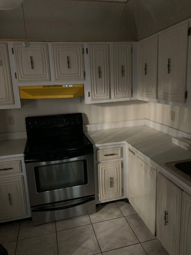 Spacious kitchen with stainless steel refrigerator and range - 2821 Somerset Dr
