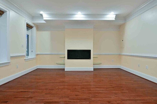 Building Photo - 611 L St NE