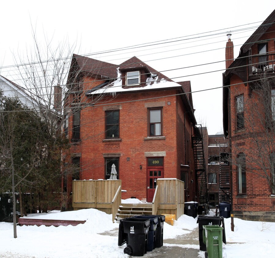Primary Photo - 490 Huron St