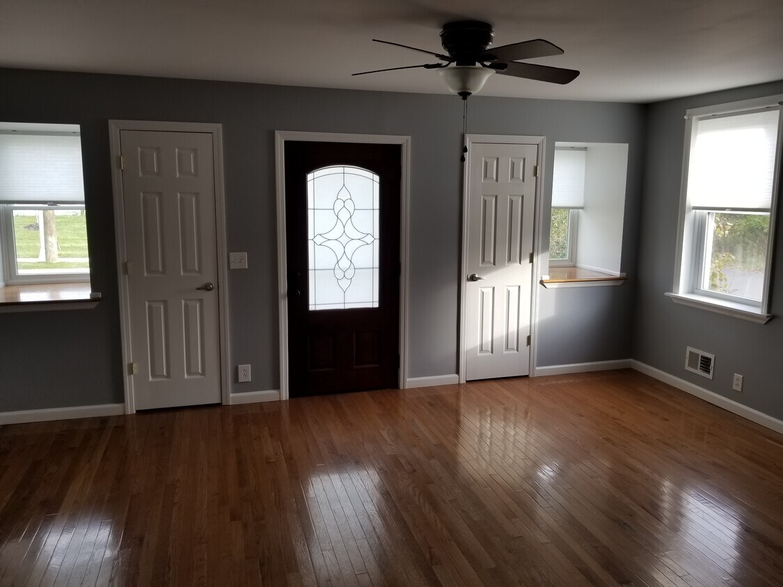 Front Door - 87 Jackson Ave