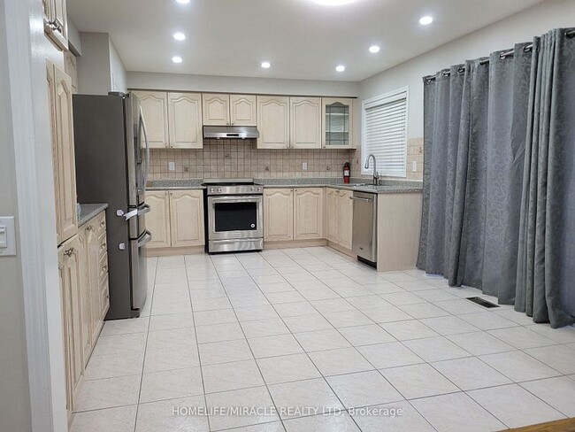 Building Photo - 20 Bowsfield Dr