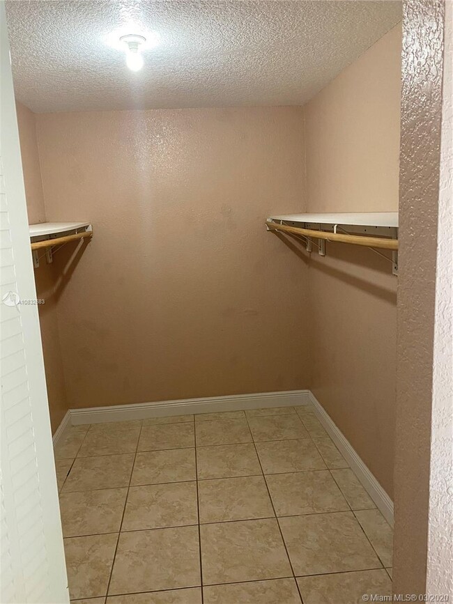 Foto del edificio - 9300 W Flagler St