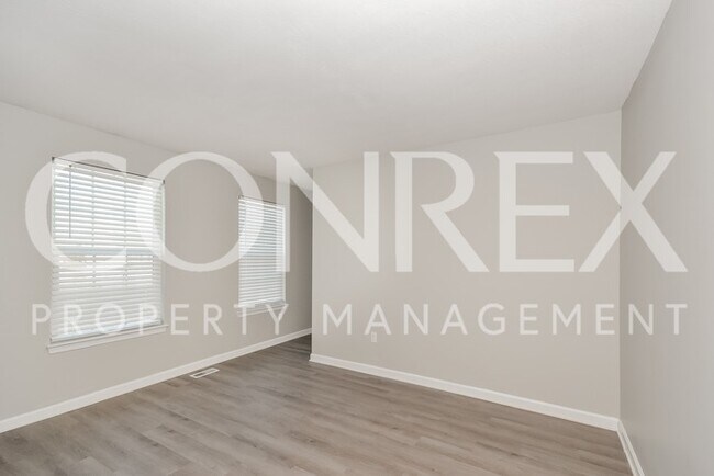 Building Photo - Charming 3 Bedroom on Private Lot with Ton...