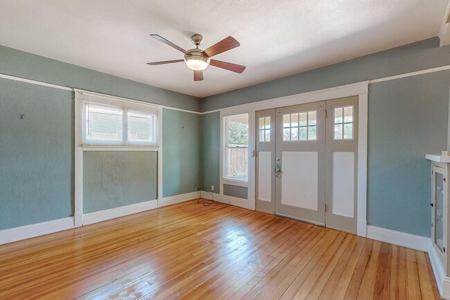 Building Photo - HISTORIC Edo BUNGALOW 2 Bedroom 1 Bath