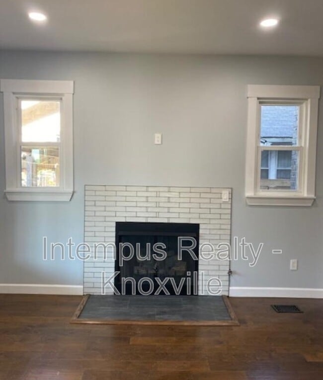 Building Photo - 2308 E 5th Ave