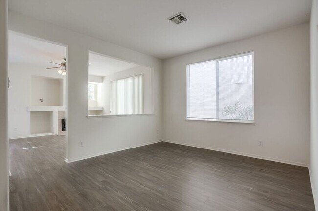 Foto del edificio - 11585 Compass Point Dr N