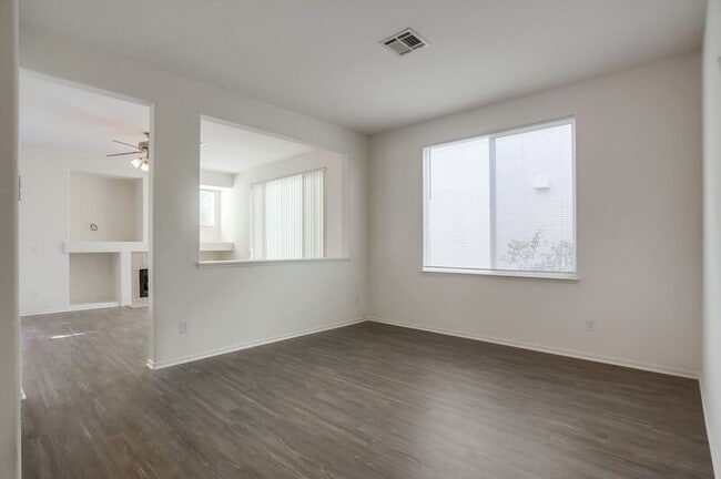 Building Photo - 11585 Compass Point Dr N