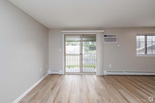 2BR, 1BA - 850SF - Living Room - Apple Ridge Apartment Homes