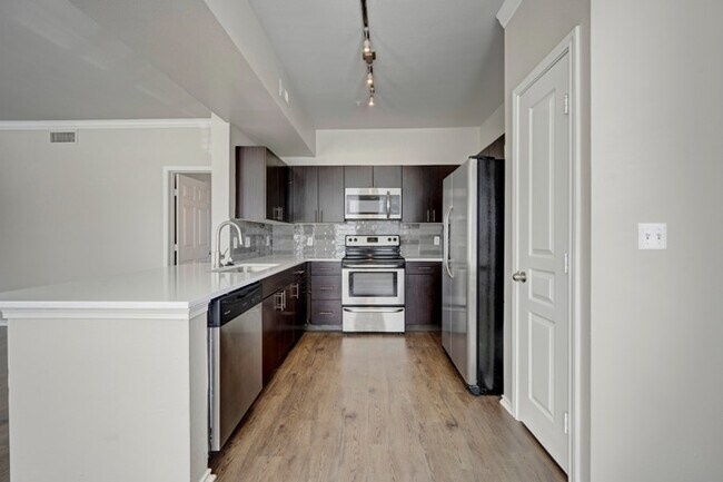 Building Photo - The Metro Apartments