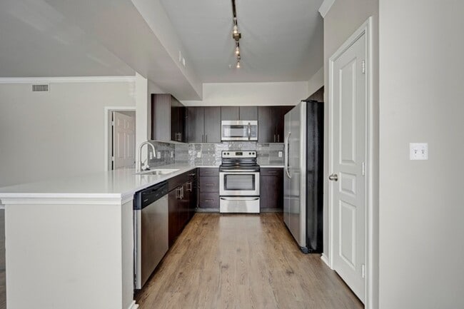 Building Photo - The Metro Apartments