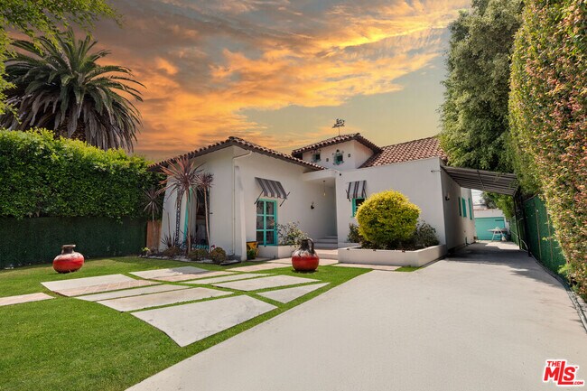Foto del edificio - 455 N Crescent Heights Blvd