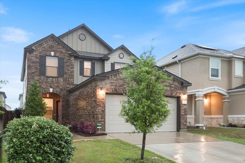 Foto principal - 6313 Wagon Spring St