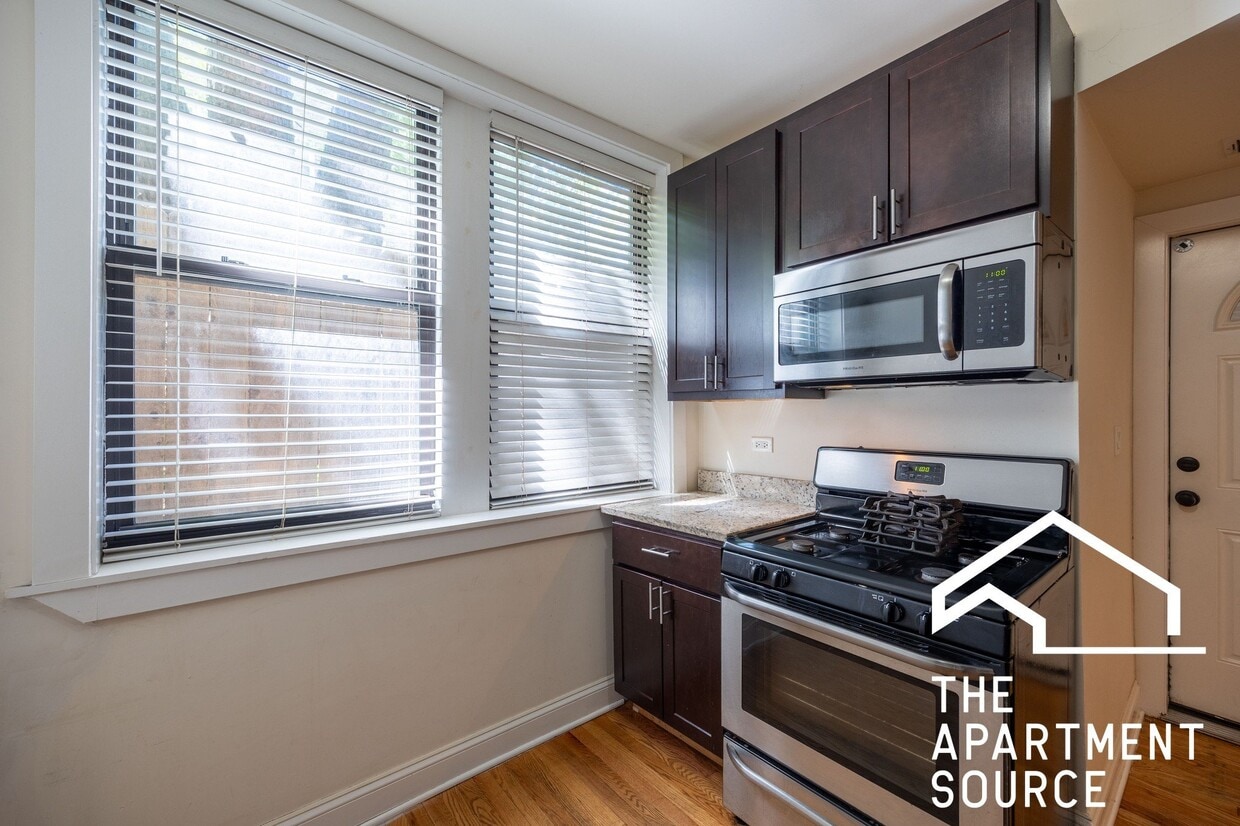 Photo - 4036.5 N Ashland Ave (Chicago, IL)