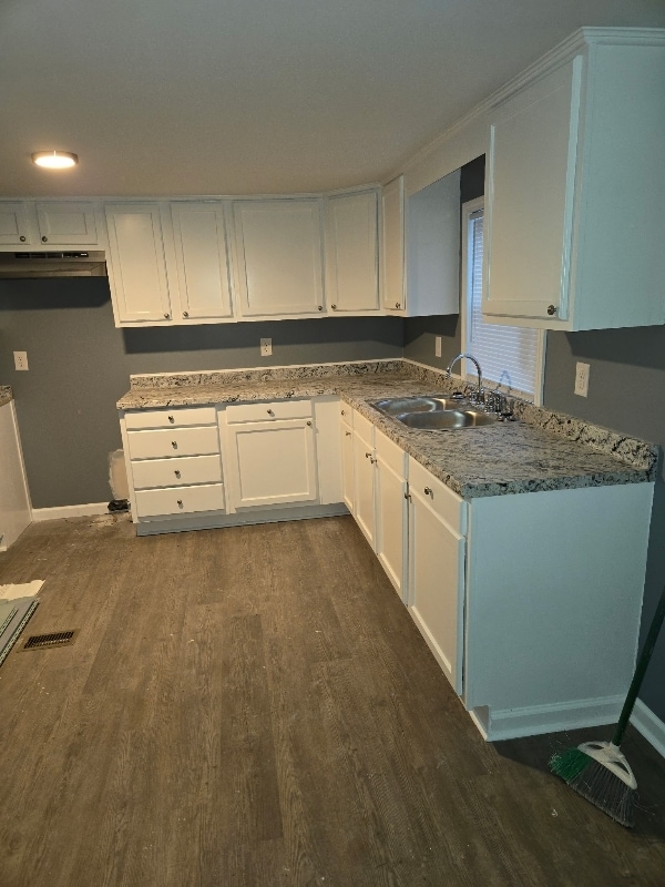 Building Photo - 3045 Crestview Dr