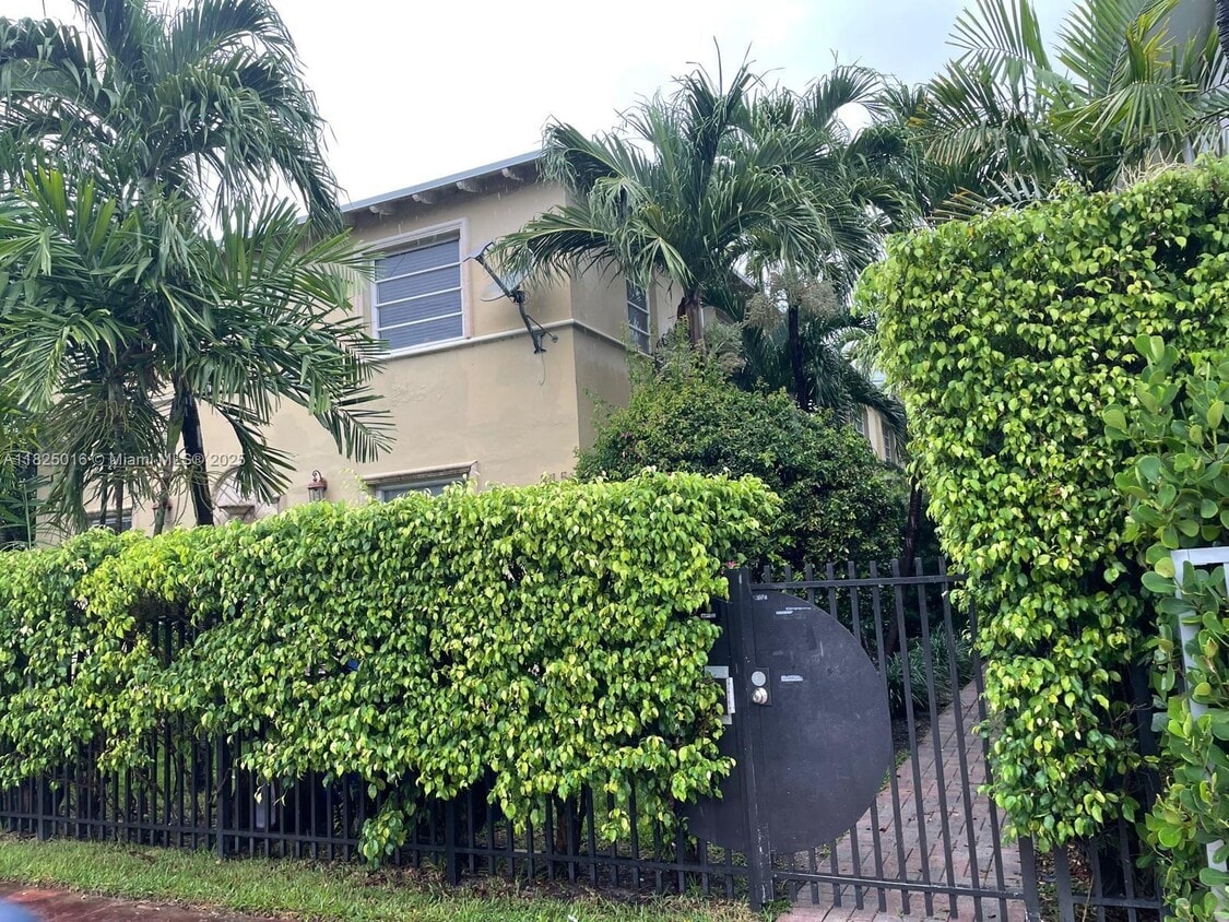 Primary Photo - 815 W 40th St