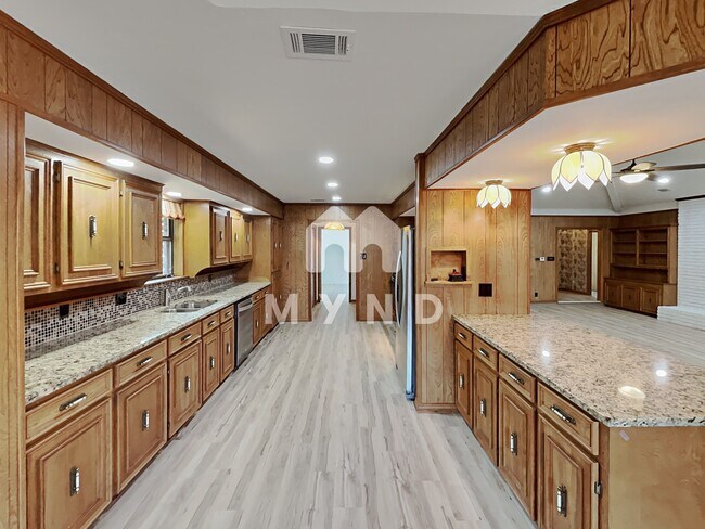 Building Photo - 1408 Colony Dr