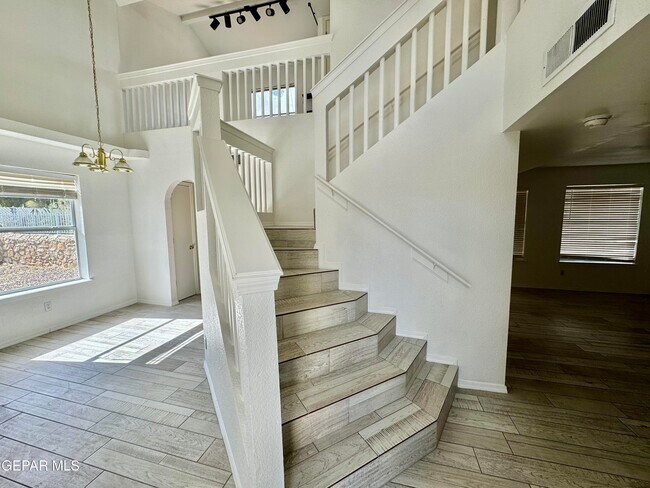 Foto del edificio - 10925 Loma De Luz Pl