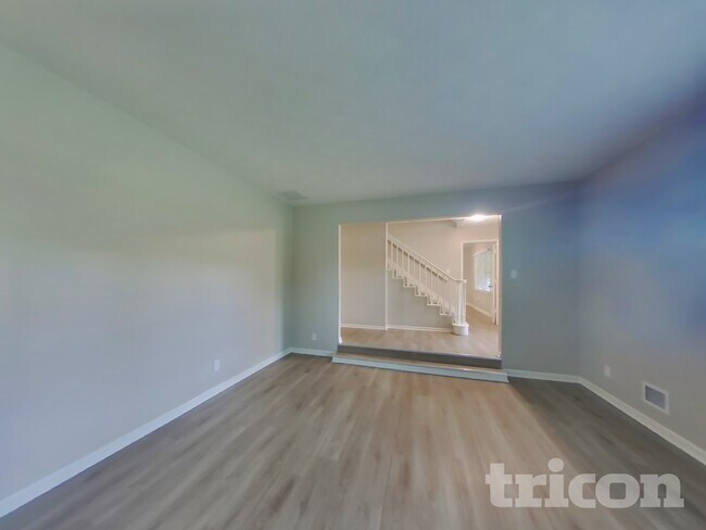 Building Photo - 806 Leisure Ln