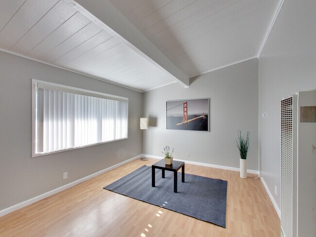 Foto del edificio - 2554 E 16th St