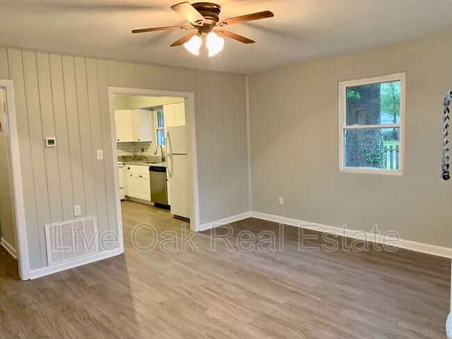 Building Photo - 8300 Glen Myrtle Ave