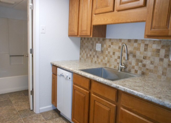 Building Photo - 137 Sandridge Dr
