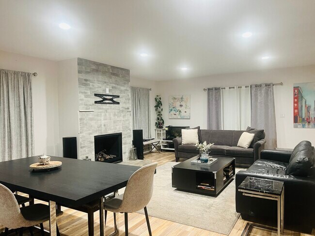 Building Photo - 419 Elm Ave