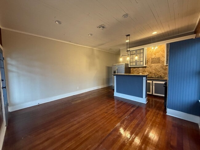 Building Photo - 426 General Mouton Ave