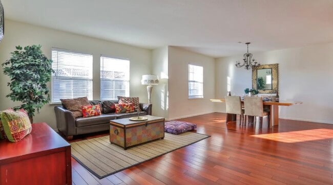 Foto del edificio - 387 Mullinix Way