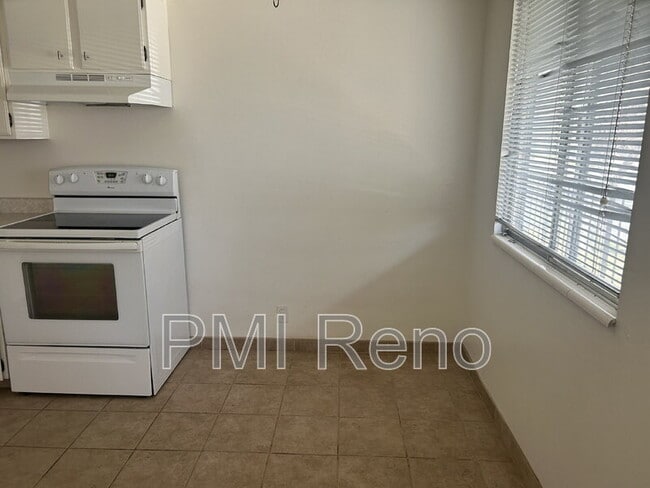 Foto del edificio - 374 La Rue Ave