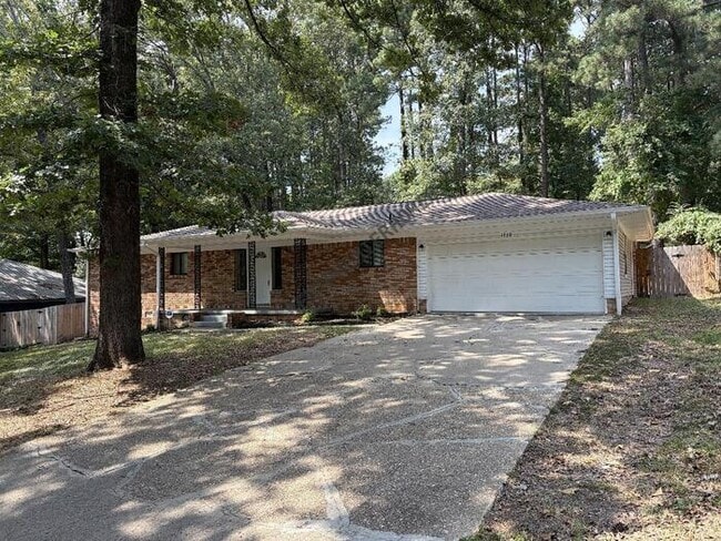 Building Photo - 1710 Cedarhurst Dr