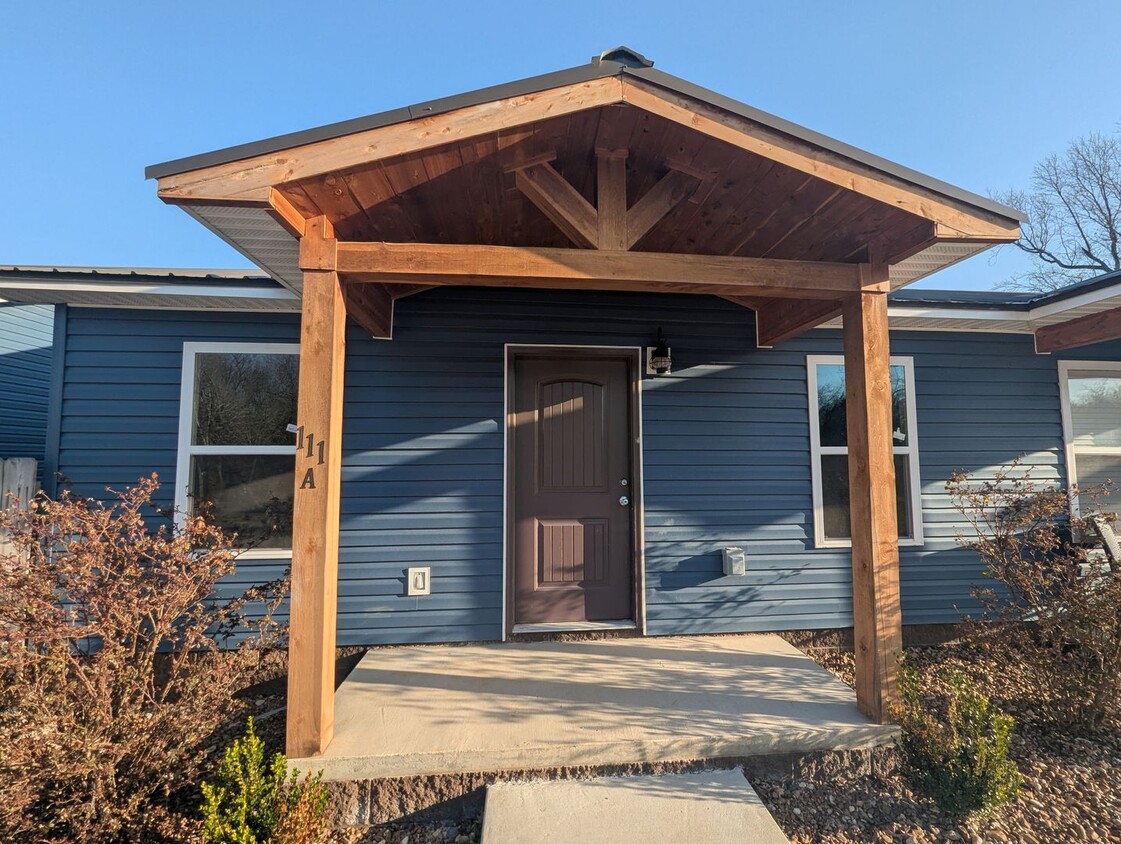 Primary Photo - 2 Bedroom/2 Bathroom Triplex Unit in South...