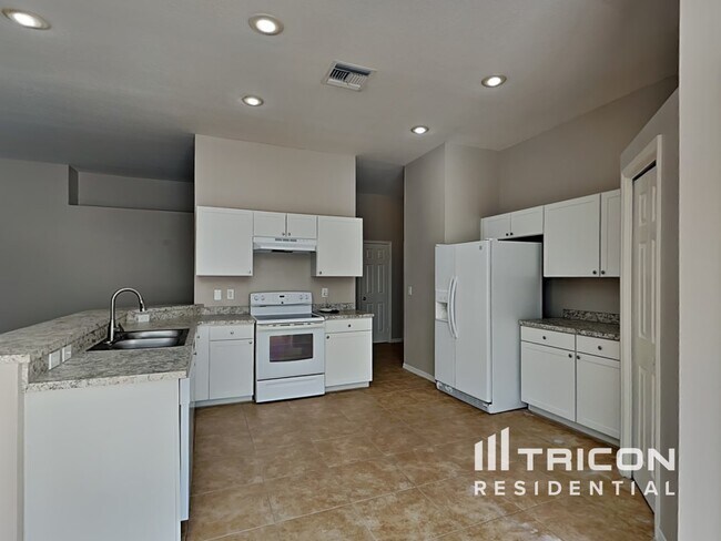 Foto del edificio - 644 Sand Ridge Dr